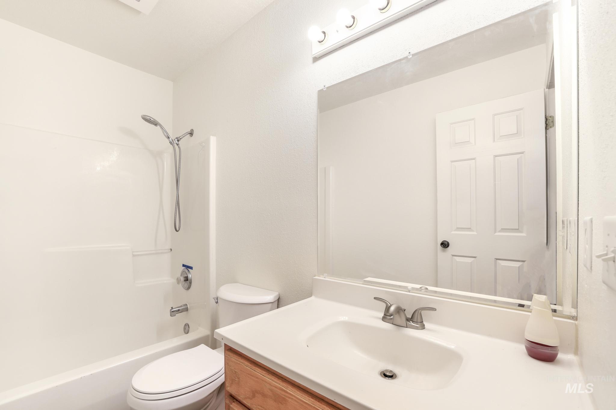 1218 Inca Drive Twin Falls, ID 83301 - Photo 13 of 27 Full bathroom featuring vanity and shower / tub combination