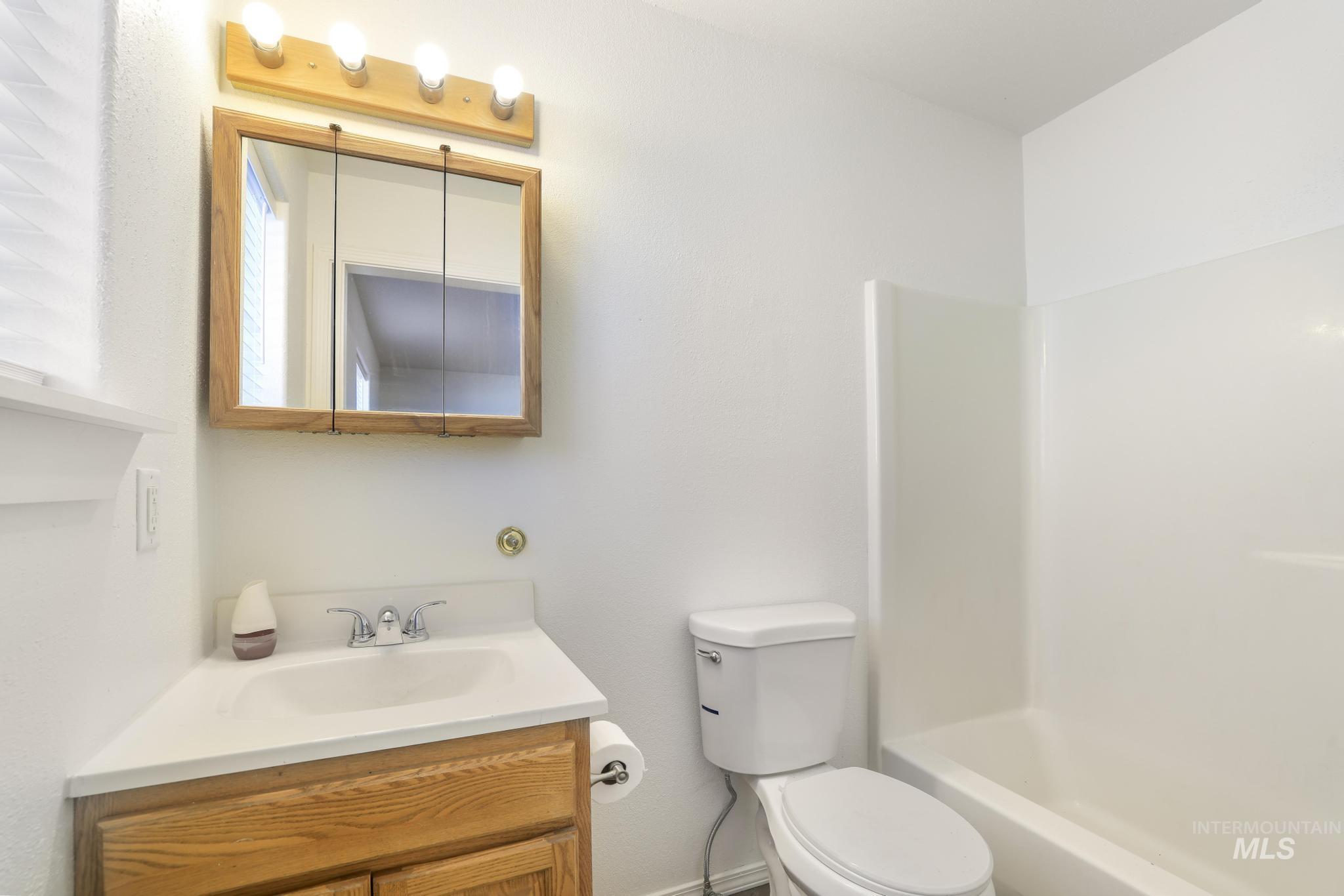 1218 Inca Drive Twin Falls, ID 83301 - Photo 18 of 27 Bathroom featuring vanity and shower combination