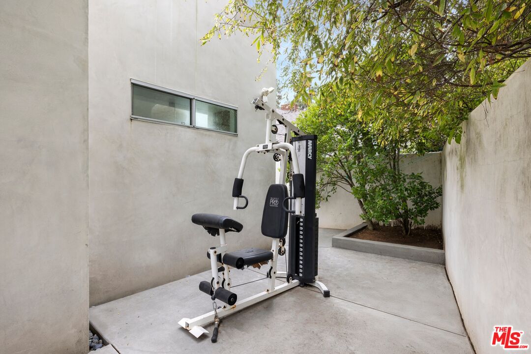 2654 Roscomare Road Los Angeles, CA 90077 - Photo 28 of 29