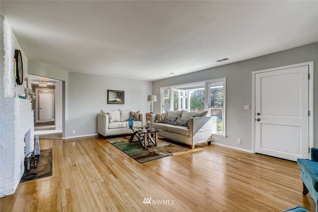 2824 Benson Road South Renton, WA 98055 - Photo 4 of 25