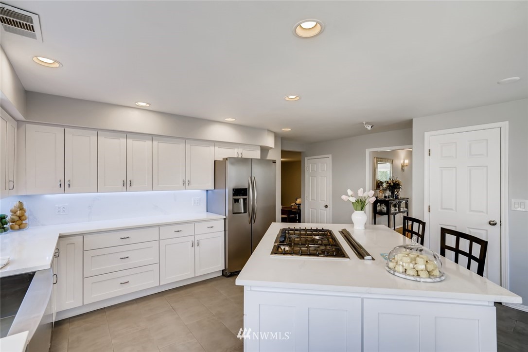 2824 Benson Road South Renton, WA 98055 - Photo 9 of 25