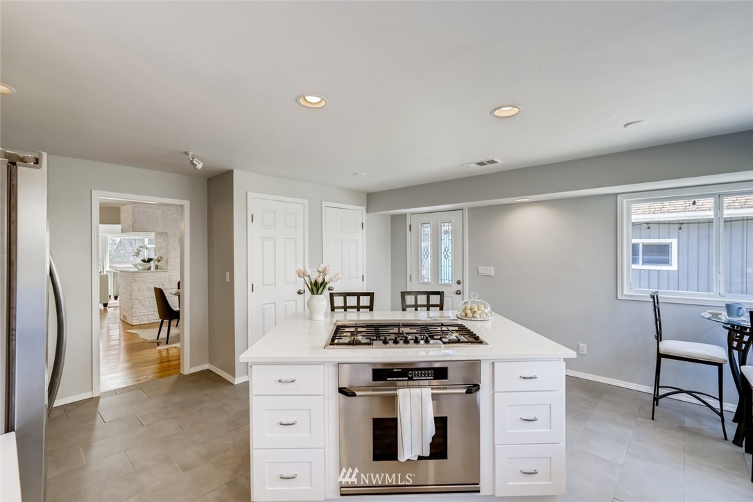 2824 Benson Road South Renton, WA 98055 - Photo 10 of 25