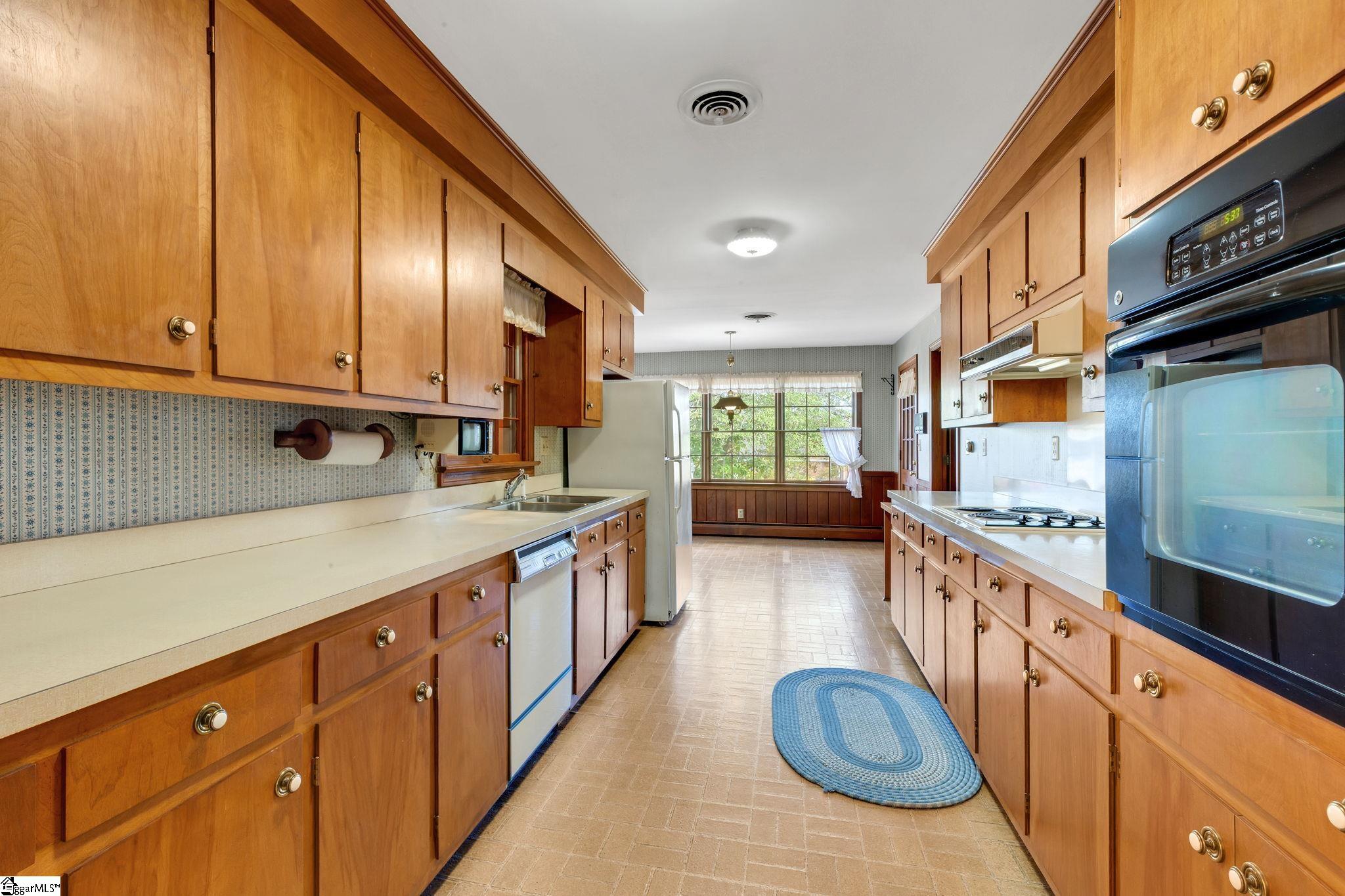 8 Roe Court Greenville, SC 29617 - Photo 14 of 35 Gallery Image 14