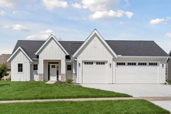 $869,900 | 11301 Latrobe Ln Lake North, Lake Elmo, MN 55042