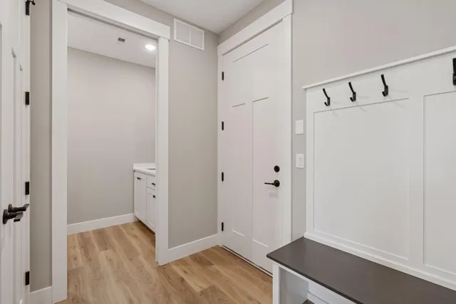 $889,500 | 11301 Latrobe Ln Lake North, Lake Elmo, MN 55042