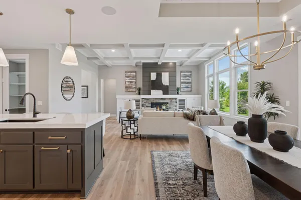 $869,900 | 11301 Latrobe Ln Lake North, Lake Elmo, MN 55042