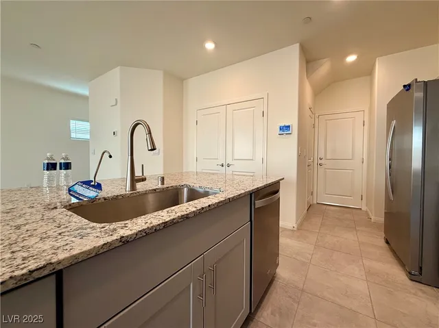 $2,195 | 380 Canary Song Drive, Henderson, NV 89011