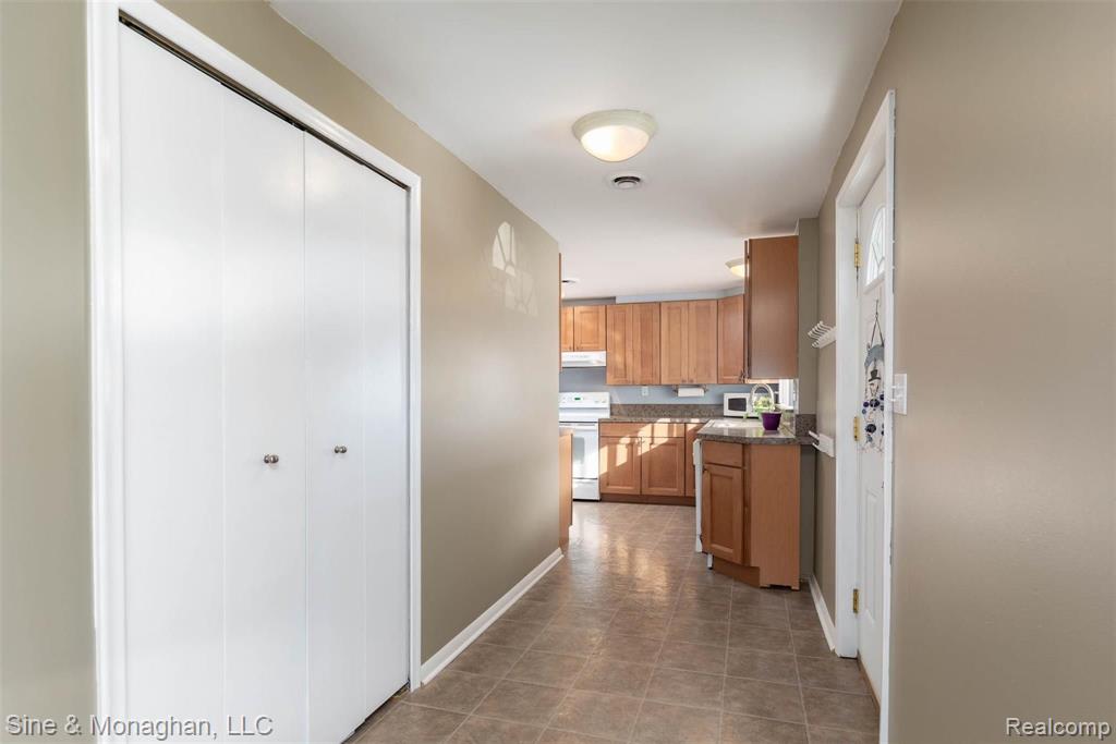 308 North Rochester Road, Unit 9 Clawson, MI 48017 - Photo 8 of 21