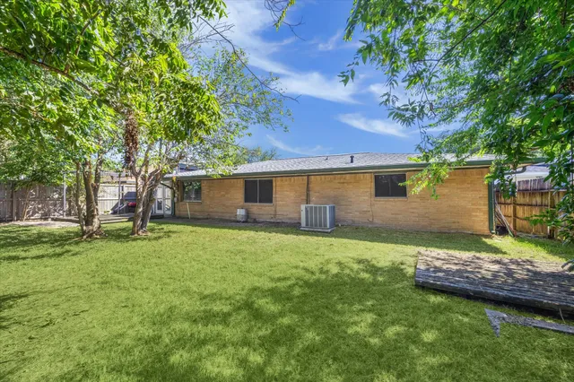 $228,000 | 3906 Dolphin Lane, La Porte, TX 77571