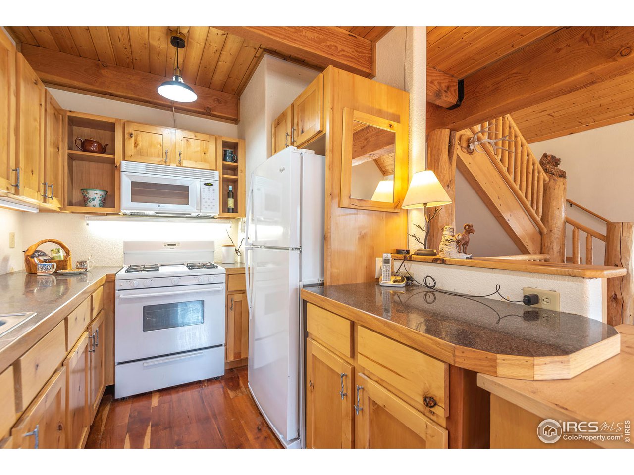 2725 Stove Prairie Road Bellvue, CO 80512 - Photo 19 of 40 Spacious Kitchen