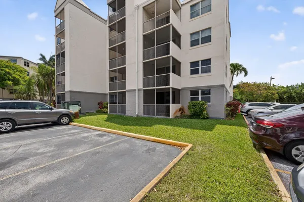 $199,000 | 8373 Lake Drive, Unit 101, Doral, FL 33166