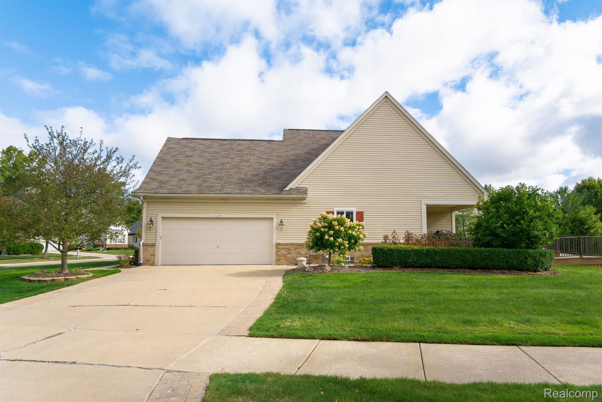 2125 Lagoon Drive Rochester, MI 48309 - Photo 4 of 59 Gallery Image 4