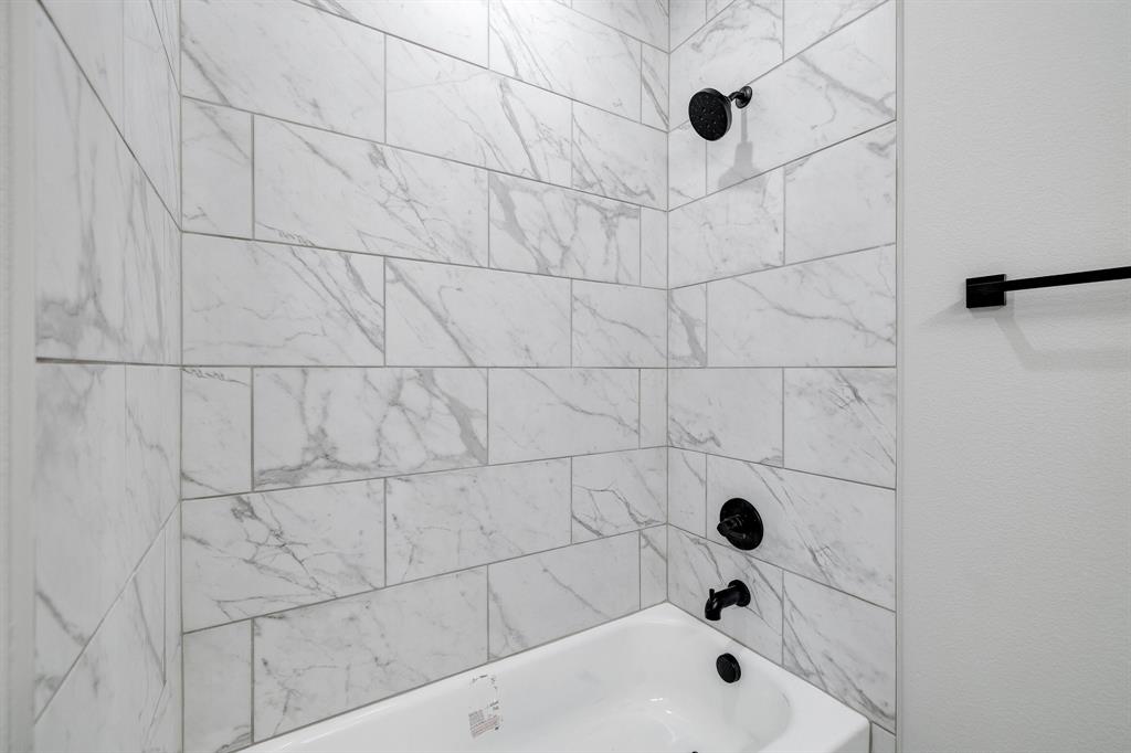 4423 Clovis Street Midlothian, TX 76065 - Photo 8 of 27 a bathroom with a shower