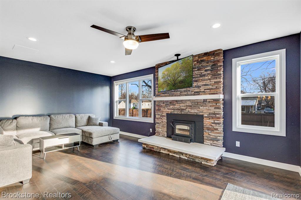 406 5th Street Fenton, MI 48430 - Photo 14 of 43 Gallery Image 14