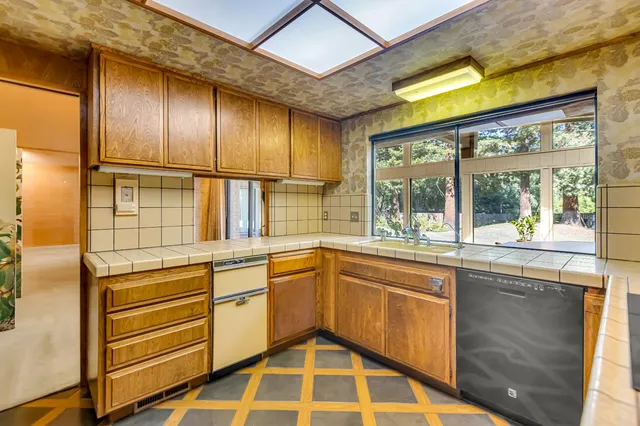 $1,000,000 | 7120 Hazel Avenue, Orangevale, CA 95662