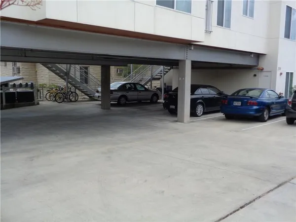 $1,999 | 210 East 32nd Street, Unit E, Austin, TX 78705