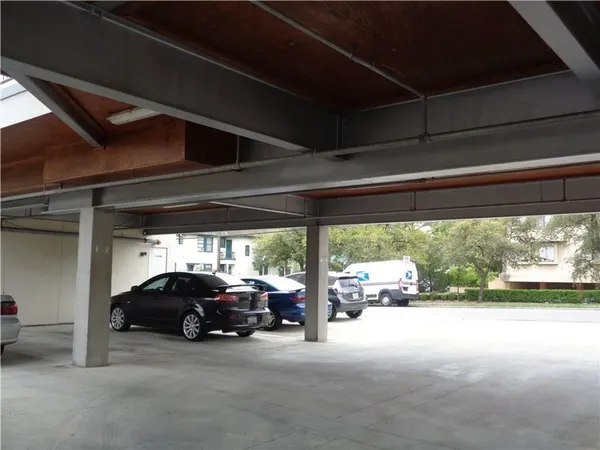 $1,999 | 210 East 32nd Street, Unit E, Austin, TX 78705