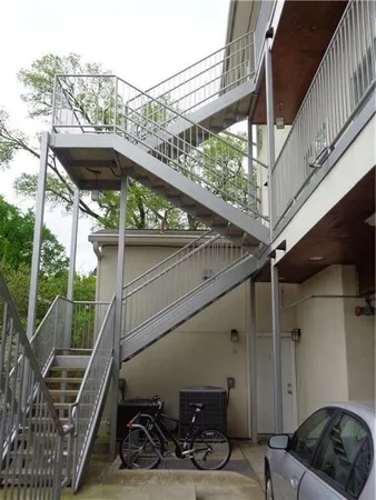 $1,999 | 210 East 32nd Street, Unit E, Austin, TX 78705