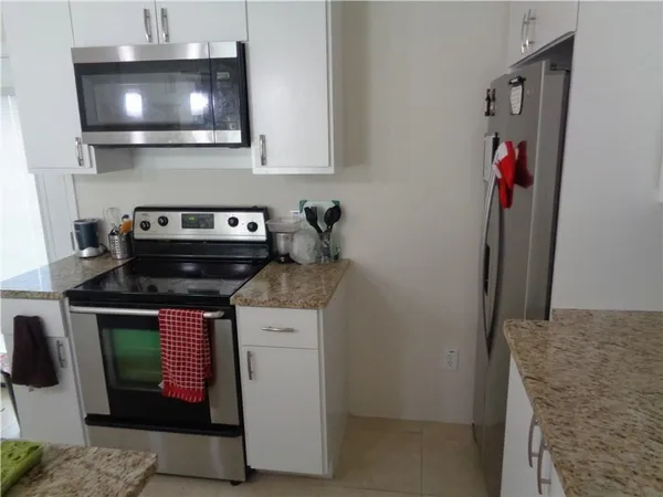 $1,999 | 210 East 32nd Street, Unit E, Austin, TX 78705