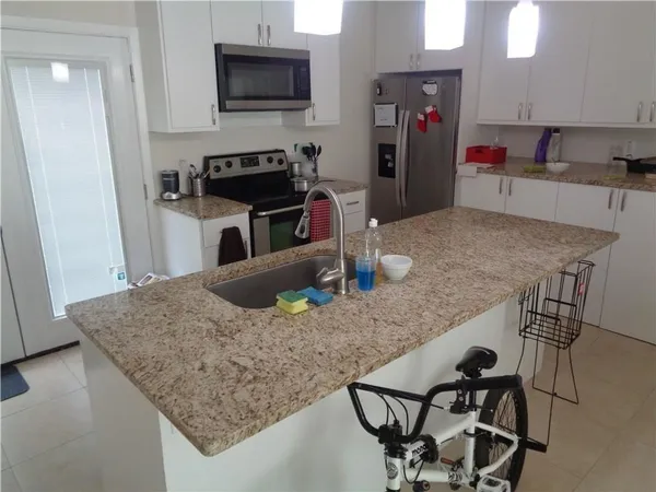 $1,999 | 210 East 32nd Street, Unit E, Austin, TX 78705