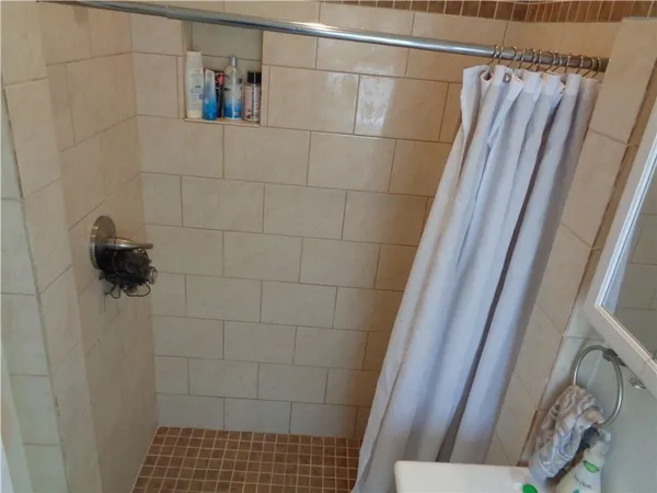 $1,999 | 210 East 32nd Street, Unit E, Austin, TX 78705