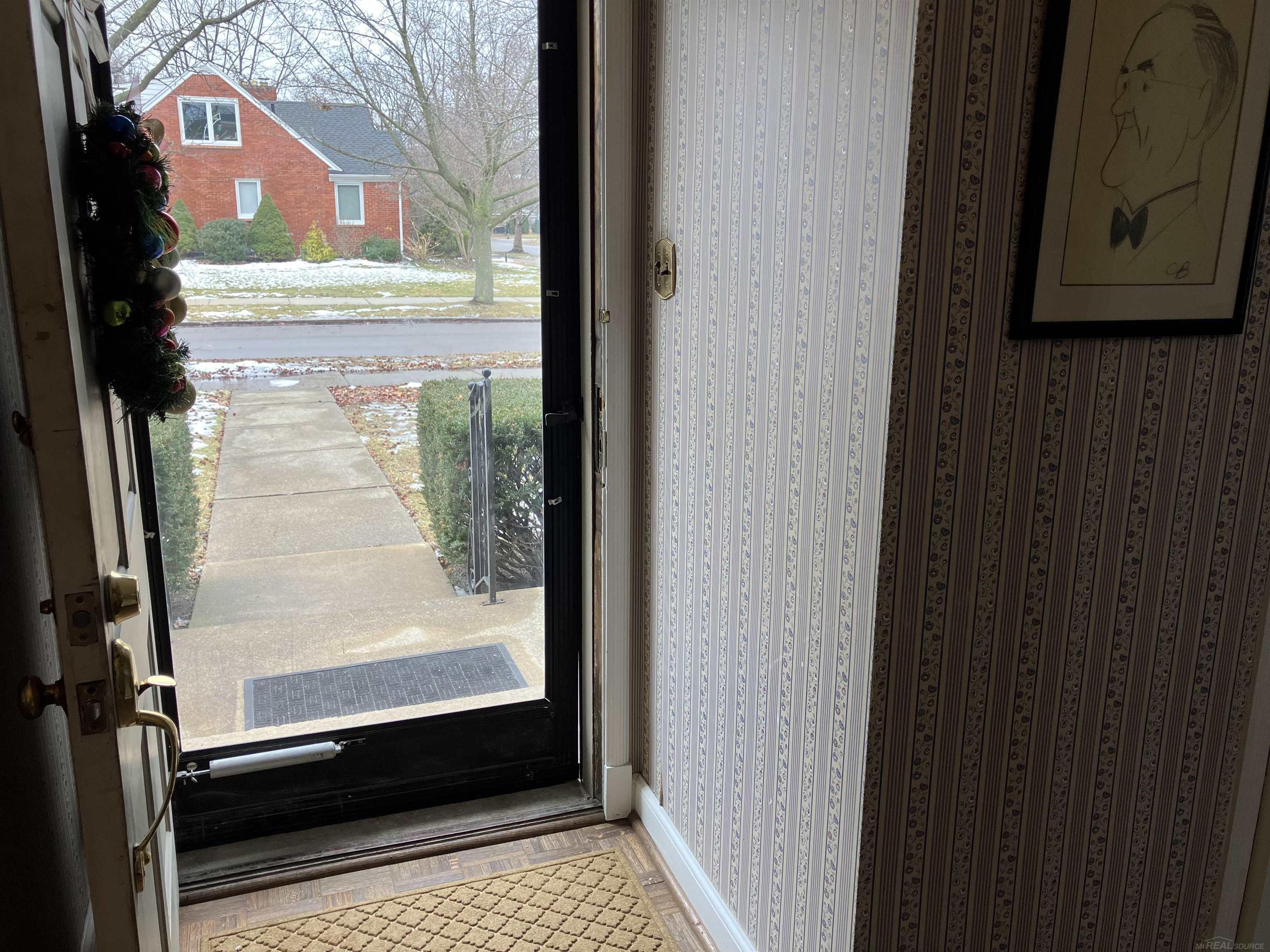 1050 Harvard Road Grosse Pointe, MI 48230 - Photo 2 of 39 50165705-abdd3d22-dc17-4e51-aada-859573d2752b.JPG