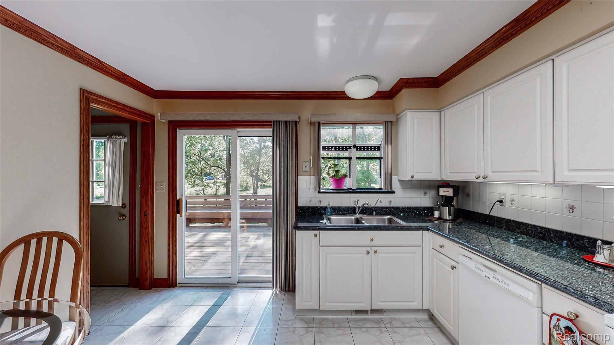25432 Johns Road South Lyon, MI 48178 - Photo 9 of 27 Kitchen (6).jpg