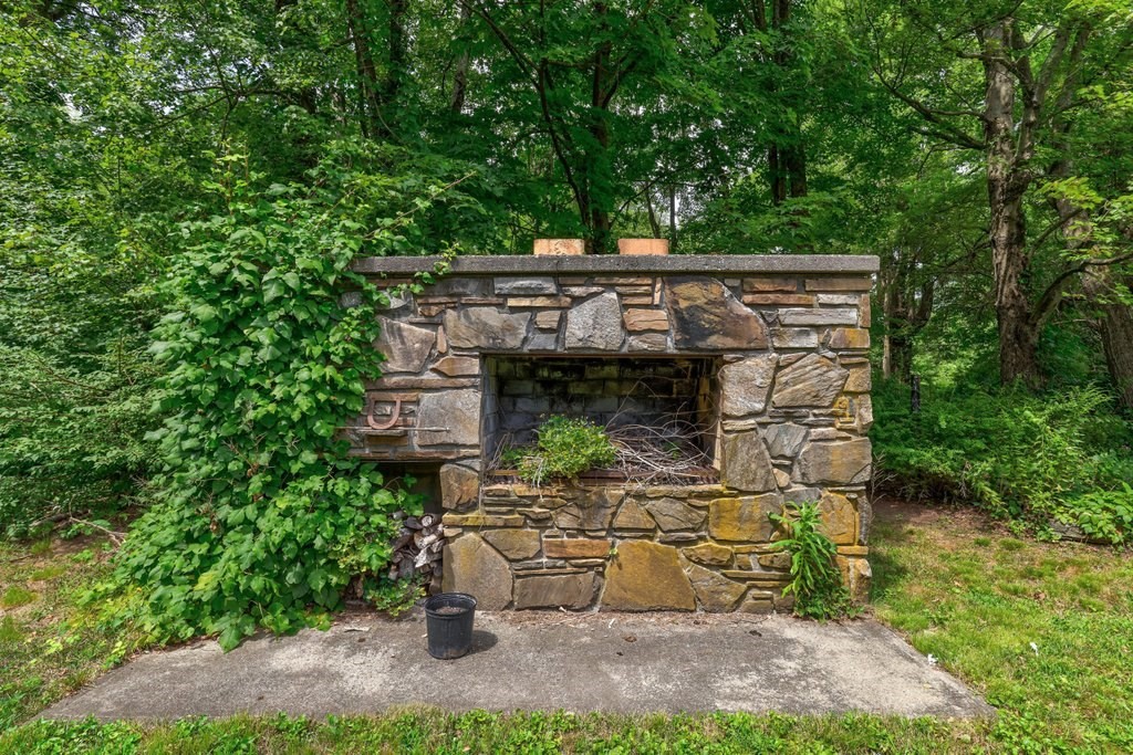 161 Heritage Road Putnam, CT 06260 - Photo 5 of 30 Gallery Image 5