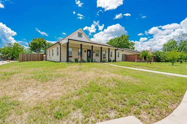 $340,000 | 8306 Chesham Drive, Rowlett, TX 75088
