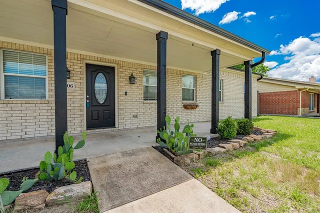 $340,000 | 8306 Chesham Drive, Rowlett, TX 75088