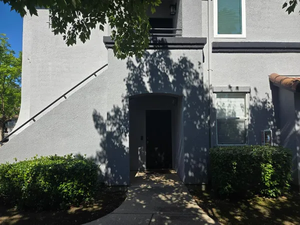 $365,000 | 5201 Laguna Oaks Drive, Unit 121, Elk Grove, CA 95758
