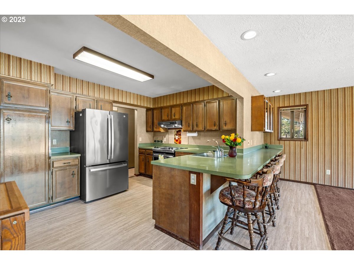 19065 Southwest Gassner Road Beaverton, OR 97007 - Photo 16 of 47 Gallery Image 16