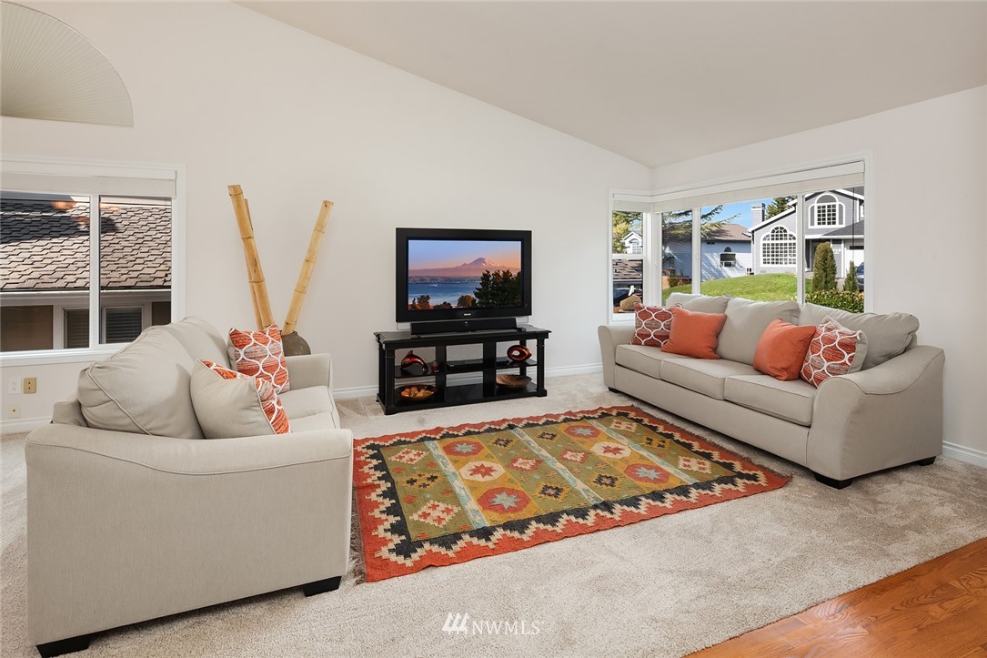 729 South 32nd Street Renton, WA 98055 - Photo 2 of 20 Gallery Image 2