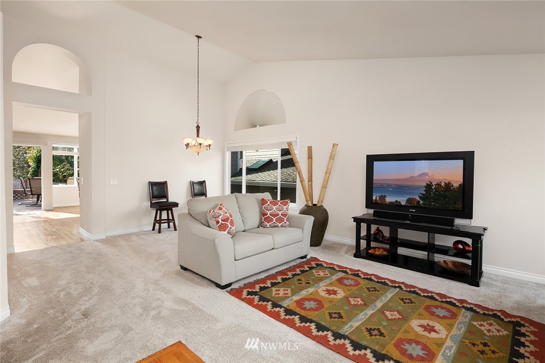 729 South 32nd Street Renton, WA 98055 - Photo 3 of 20 Gallery Image 3