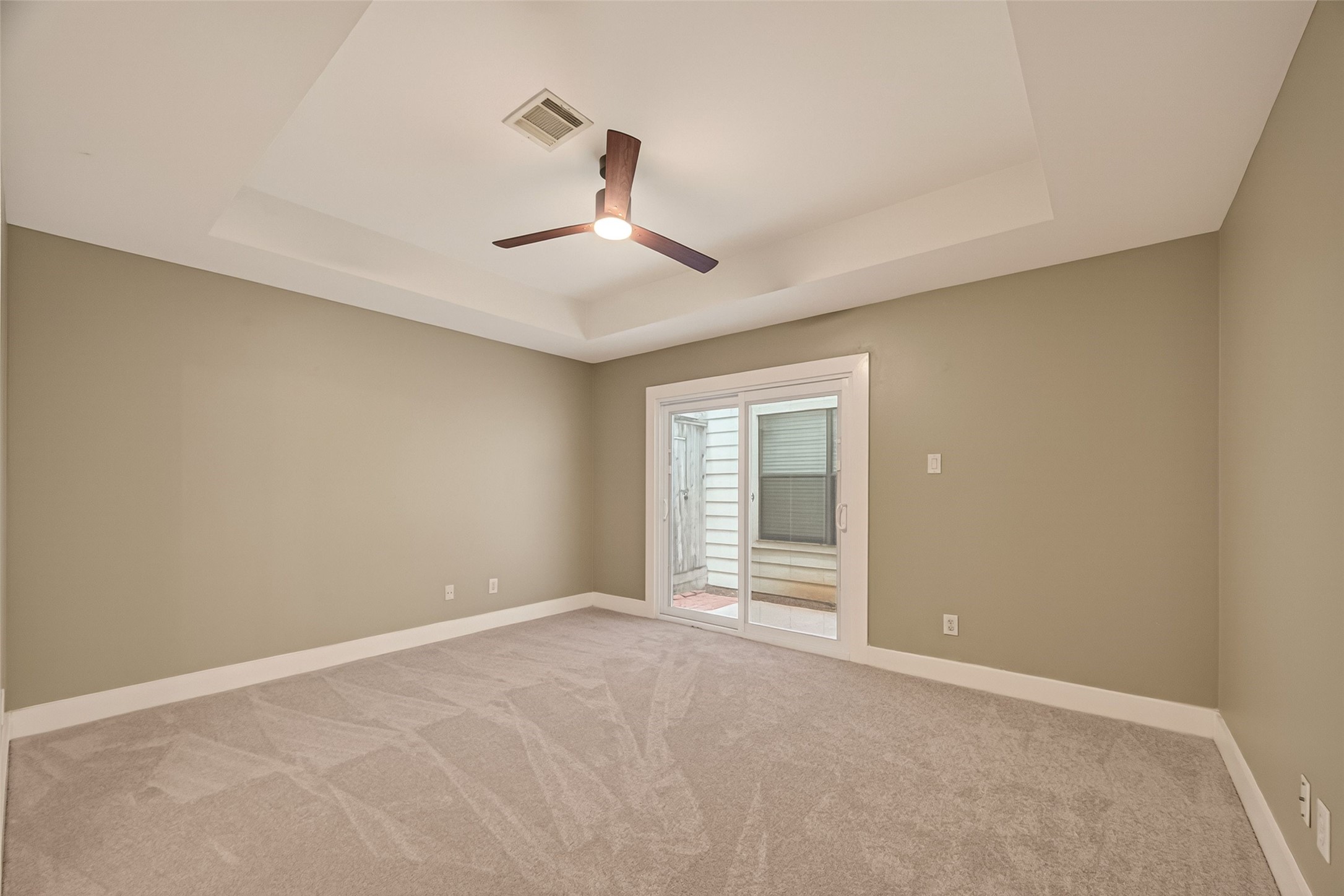 5665 Larkin Street Houston, TX 77007 - Photo 10 of 36