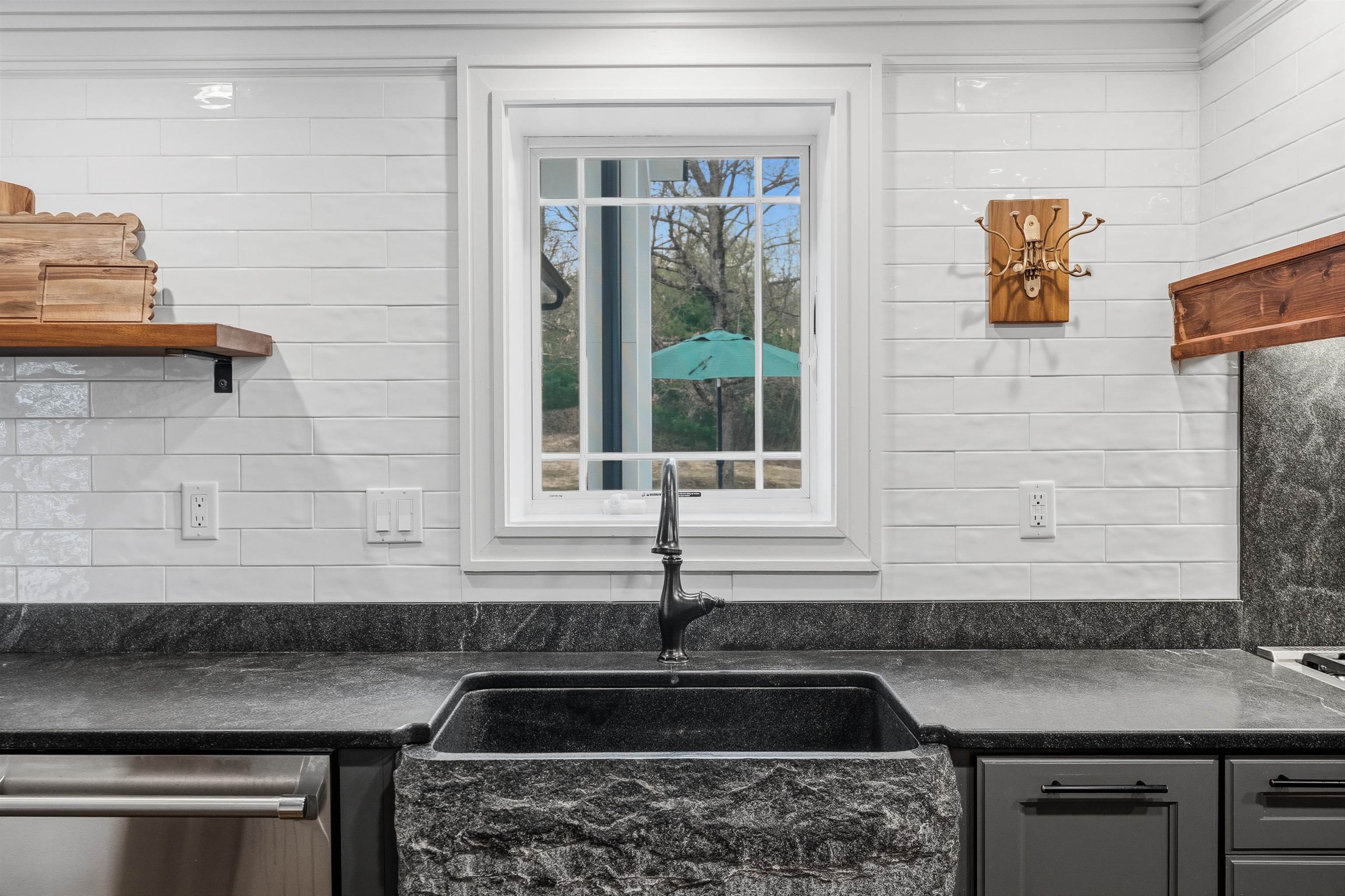 158 Pinecrest Road Litchfield, NH 03052 - Photo 9 of 55
