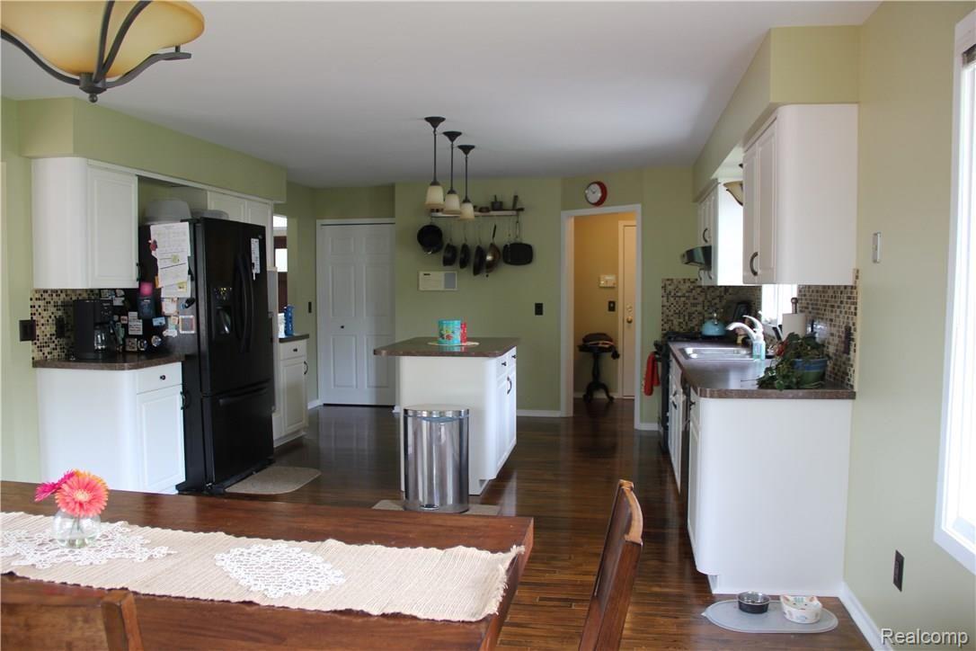 2016 Reagan Drive Rochester, MI 48309 - Photo 6 of 35 IMG_4996.JPG