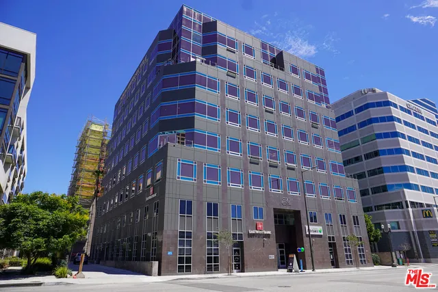 $7,600 | 520 North Central Avenue, Unit PH802, Glendale, CA 91203