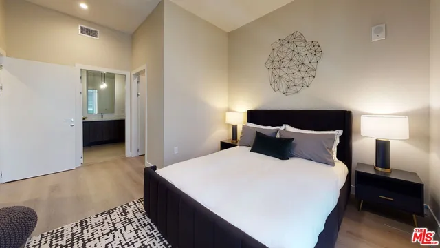 $7,600 | 520 North Central Avenue, Unit PH802, Glendale, CA 91203