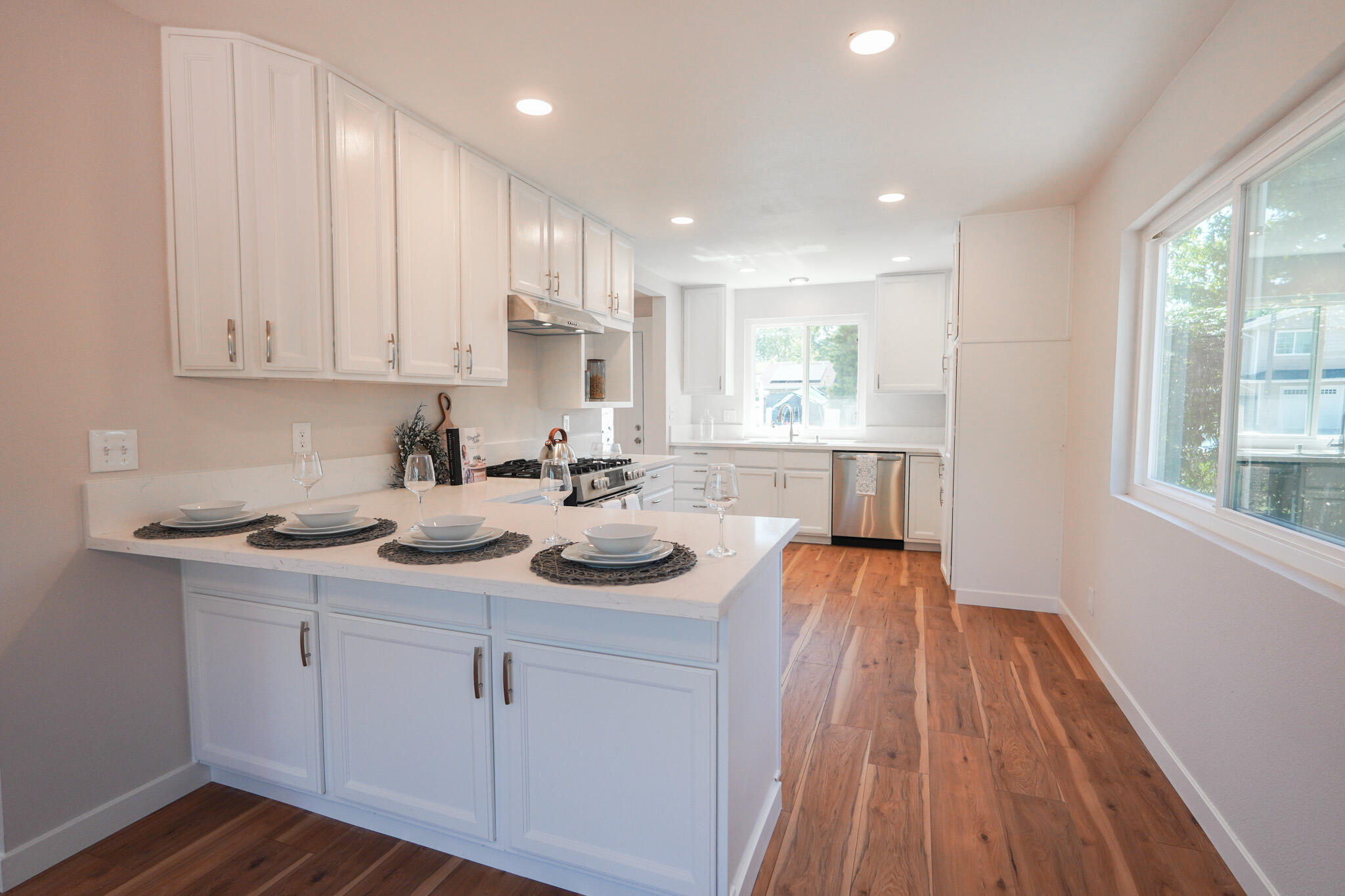926 Talbert Avenue Simi Valley, CA 93065 - Photo 11 of 40 a kitchen with a sink and cabinets
