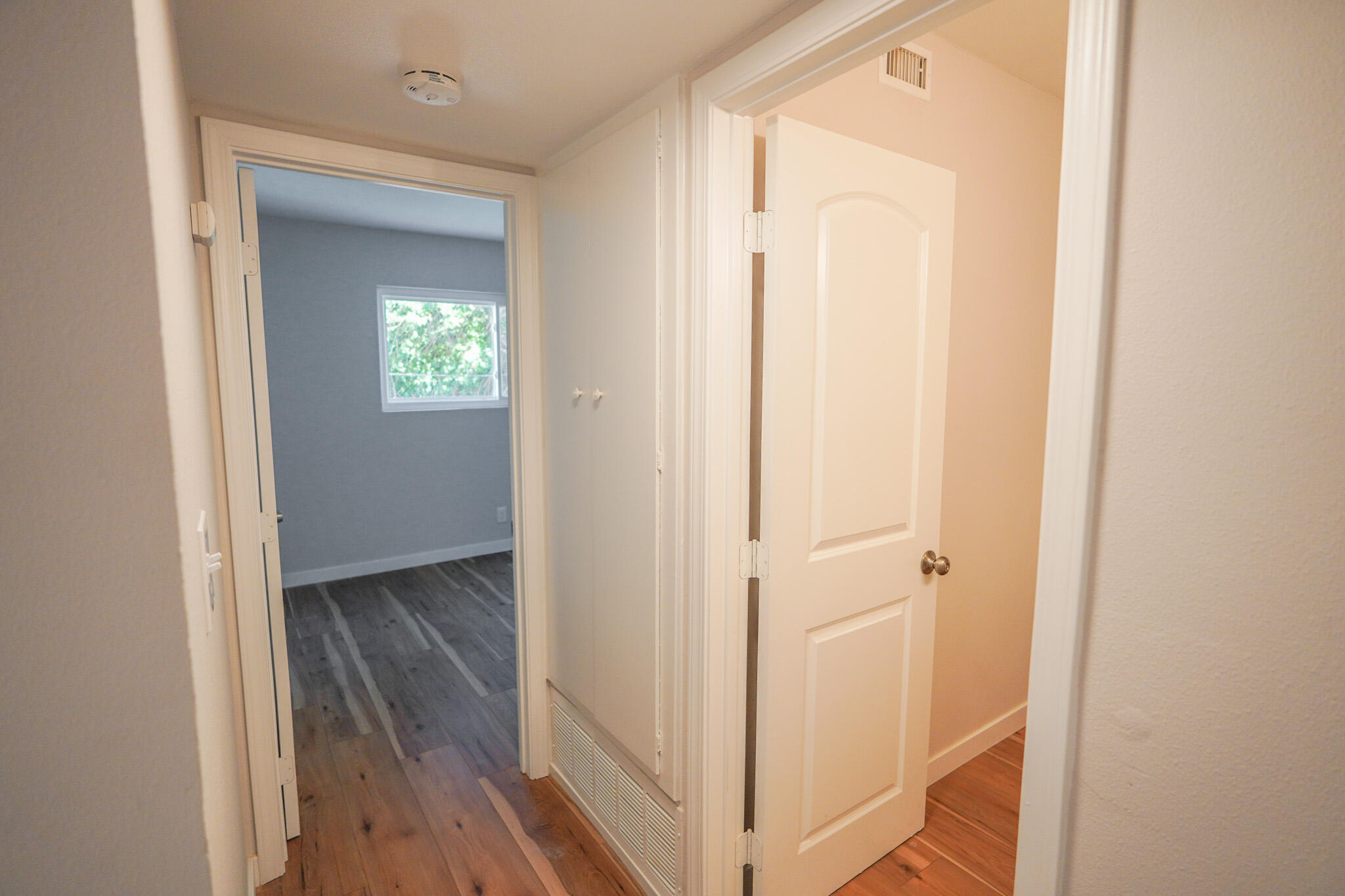 926 Talbert Avenue Simi Valley, CA 93065 - Photo 19 of 40 a view of a hallway with wooden floor