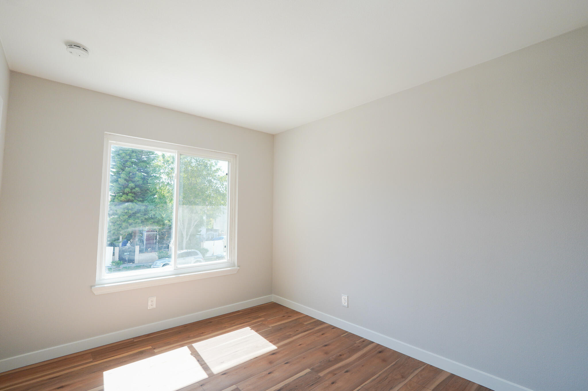 926 Talbert Avenue Simi Valley, CA 93065 - Photo 22 of 40 an empty room with wooden floor and windows