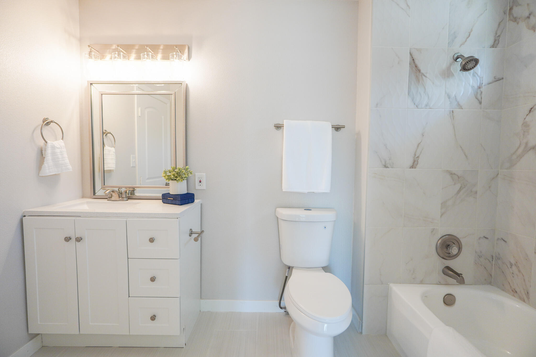 926 Talbert Avenue Simi Valley, CA 93065 - Photo 28 of 40 a bathroom with a sink a toilet and shower