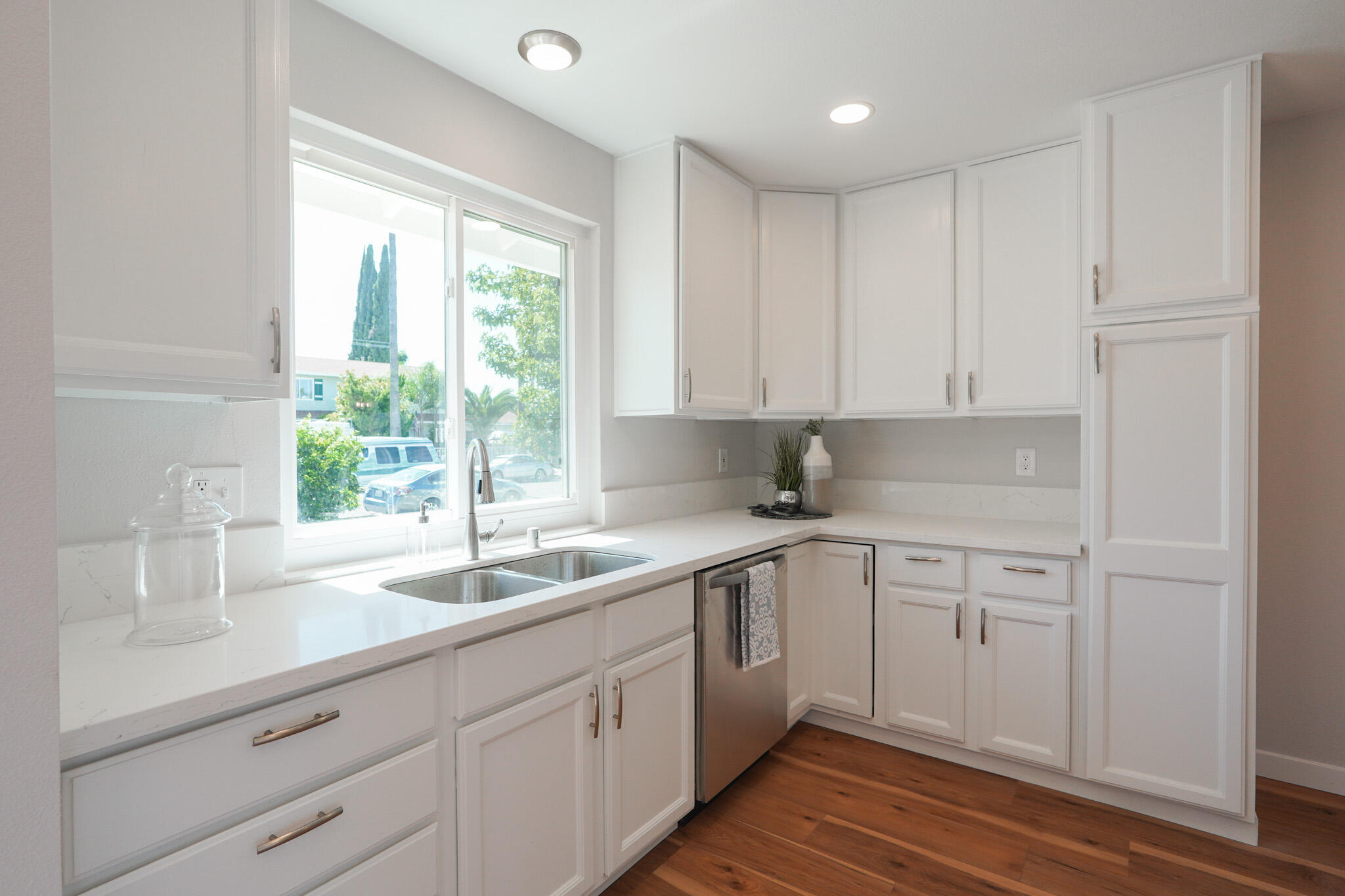 926 Talbert Avenue Simi Valley, CA 93065 - Photo 8 of 40 a kitchen with sink cabinets and wooden floor