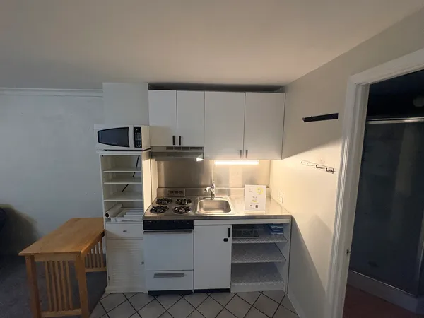 $1,500 | 512 North Center Street, Naperville, IL 60563
