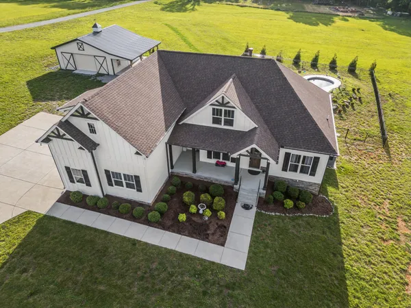 $999,900 | 3378 New Hall Road, Greenbrier, TN 37073