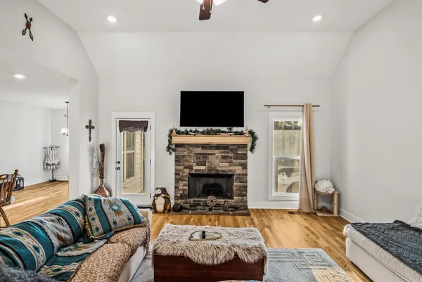 $999,900 | 3378 New Hall Road, Greenbrier, TN 37073