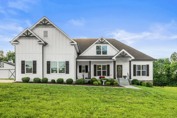 $999,900 | 3378 New Hall Road, Greenbrier, TN 37073