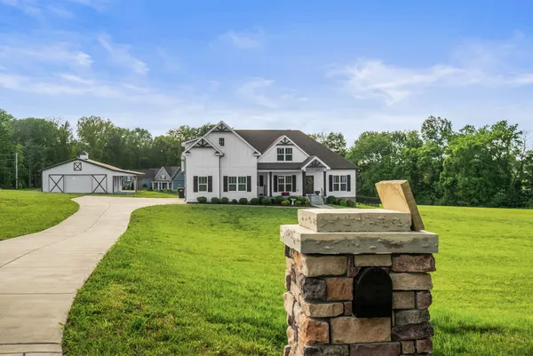 $999,900 | 3378 New Hall Road, Greenbrier, TN 37073