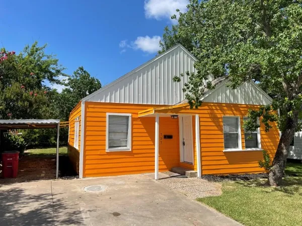 $1,050 | 727 West 5th Street, Freeport, TX 77541
